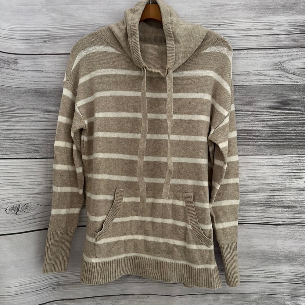 ✅ CLOSET CLOSING SOON LOFT Tan and Cream Striped Sweater